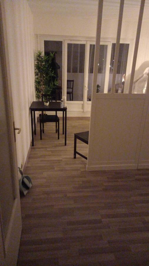 Lumineux Studio Avec Balcon / Cosy Flat With Balcony Apartman Villejuif Kültér fotó